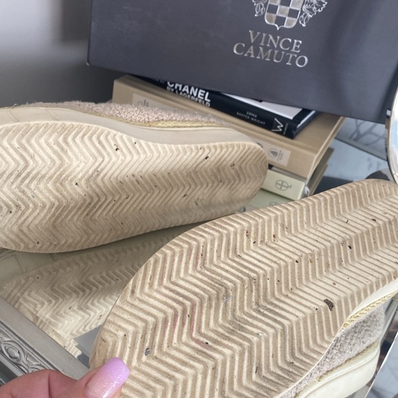 Vince Camuto Eapedrilles - Picture 2 of 2